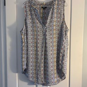 Sleeveless geometric print blouse